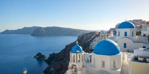 Which Greek Island is Best for Your Vacation: Santorini vs. Mykonos